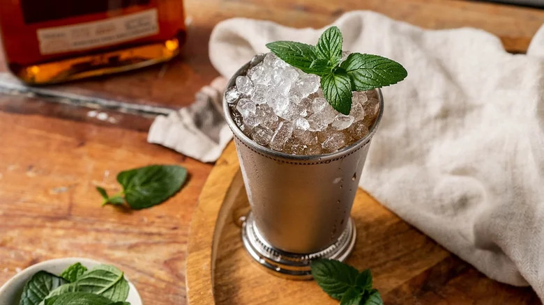 cocktail with ice and mint