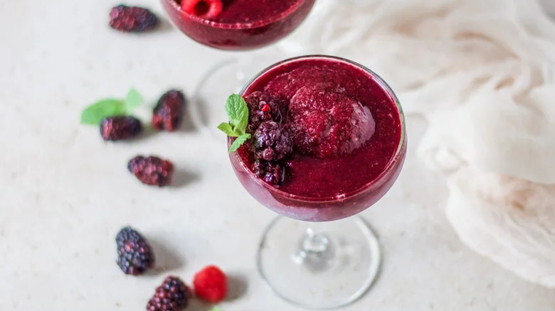 Red wine slushies with berries