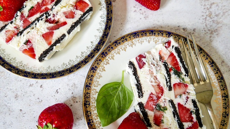 frozen cream cookies and strawberries