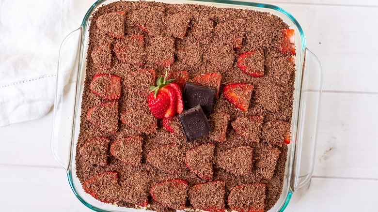 sliced strawberries with chocolate flakes