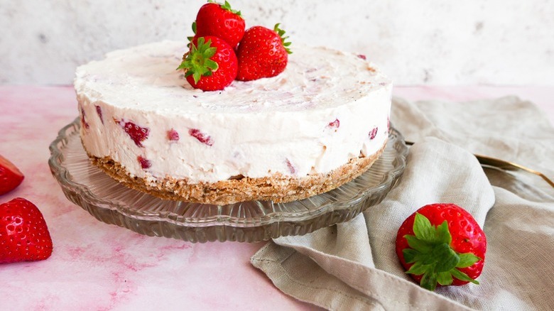 strawberry cheesecake with whole berries