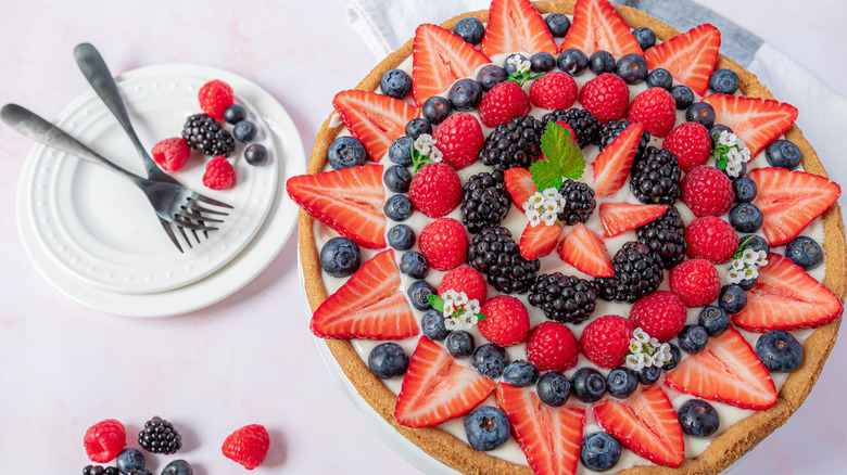 fruit pizza with berries