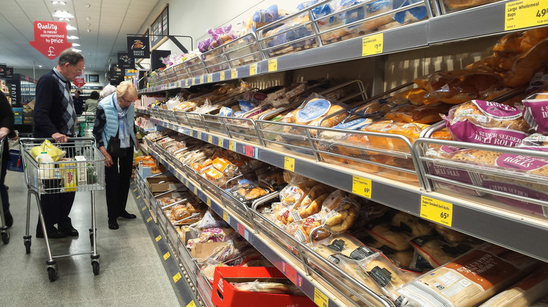 Customers browsing Aldi bakery aisle