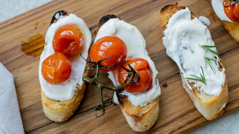 crostini with cheese and tomatoes