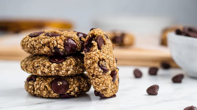 banana oatmeal chocolate chip cookies