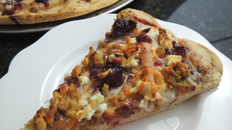 Pizza topped with stuffing, cranberries, and turkey. 