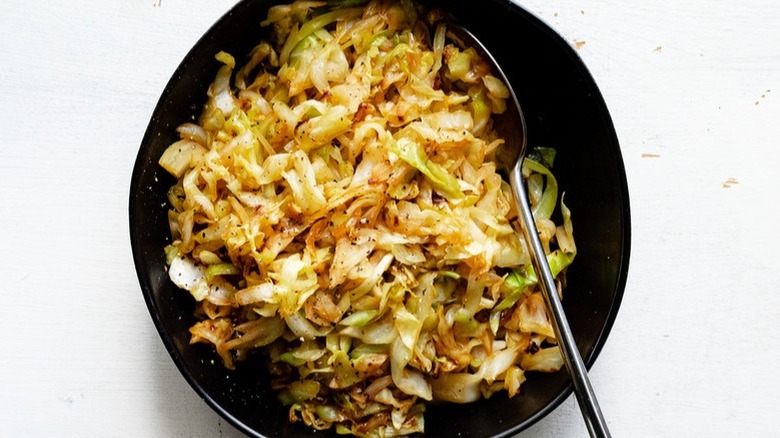 cooked cabbage in black bowl