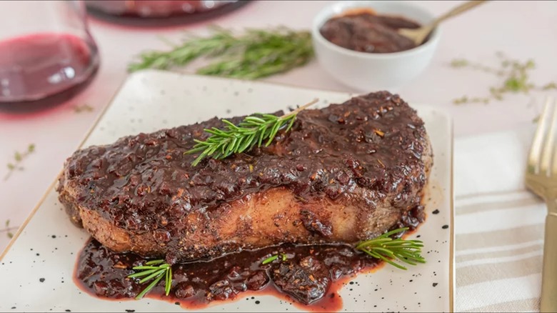 steak in red wine sauce