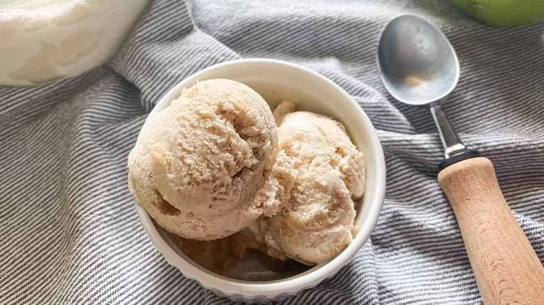 Apple pie ice cream