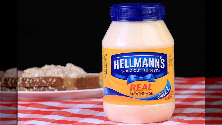 Hellman's mayonnaise jar with sandwich