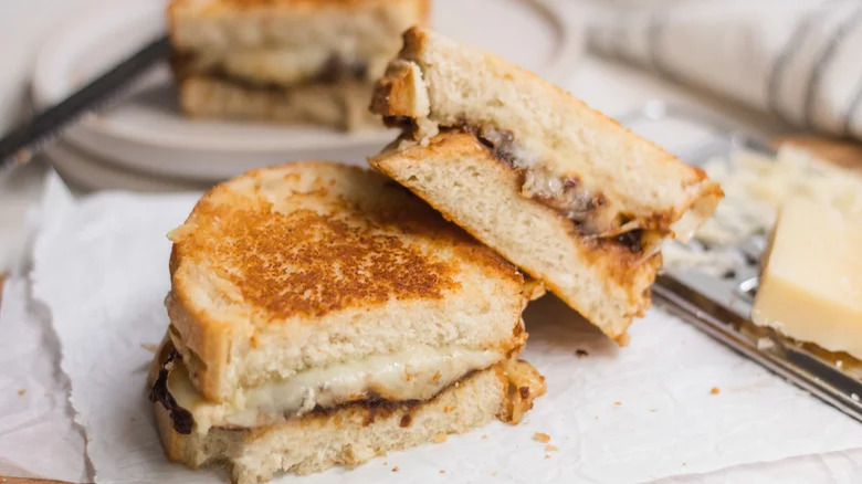 fig grilled cheese halves