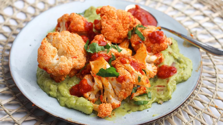 Spicy cauliflower on mashed avocado