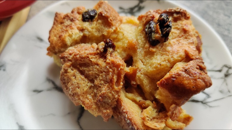 bread pudding with raisins