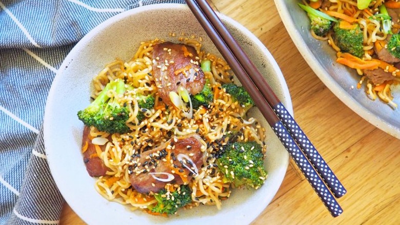 beef and broccoli lo mein