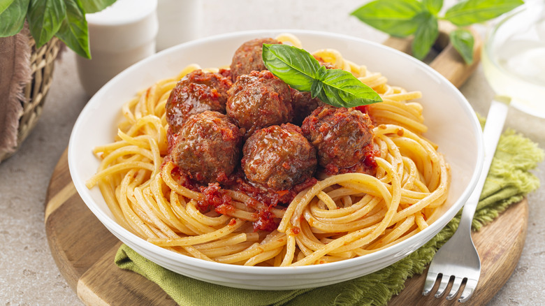 bowl of spaghetti and meatballs