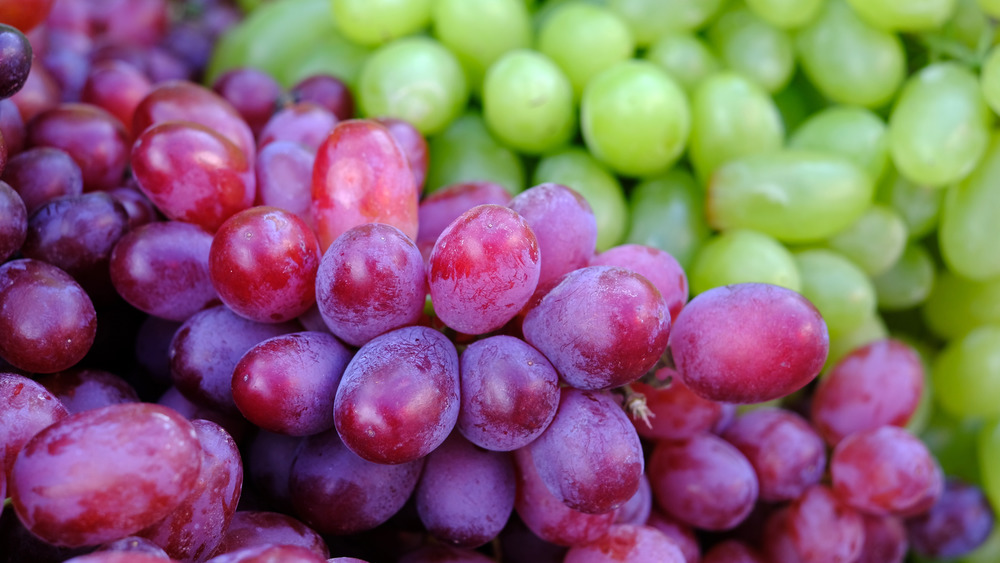 Green and purple grapes