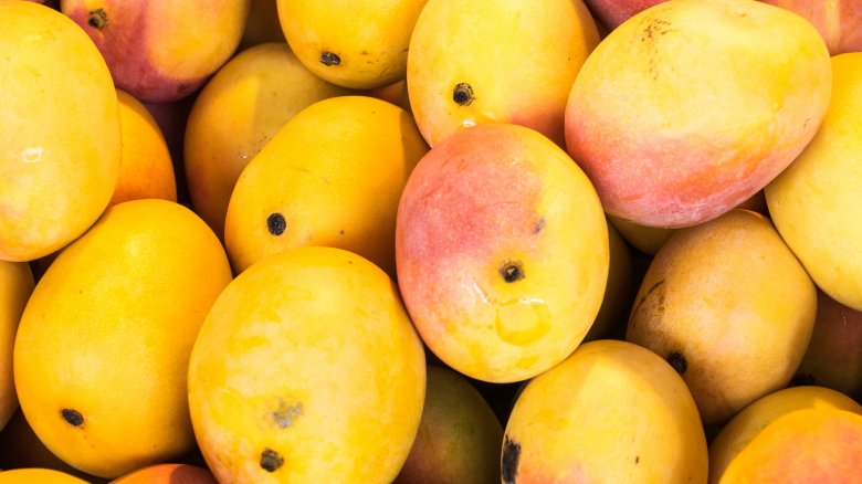 Don't eat: Mangoes