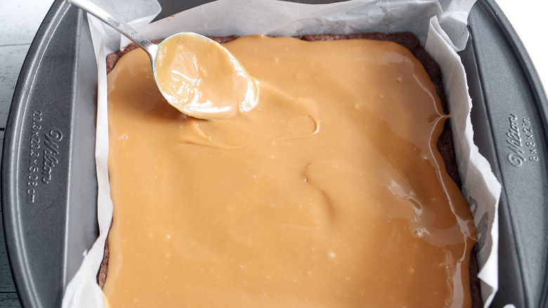 caramel spread in pan