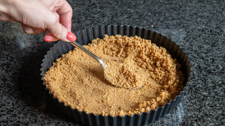 preparing tart crust