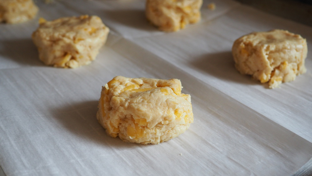 how long to bake 5-ingredient garlic cheddar biscuits