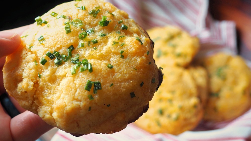 how to serve 5-ingredient garlic cheddar biscuits