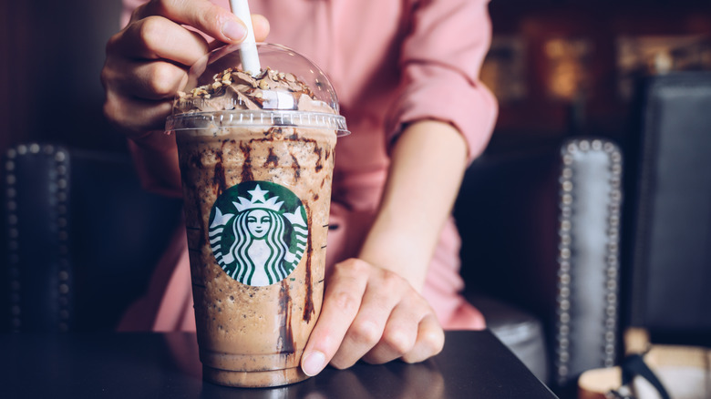 woman holding a frappuccino