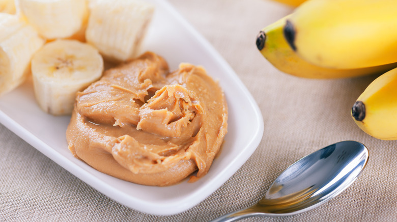 bananas with peanut butter