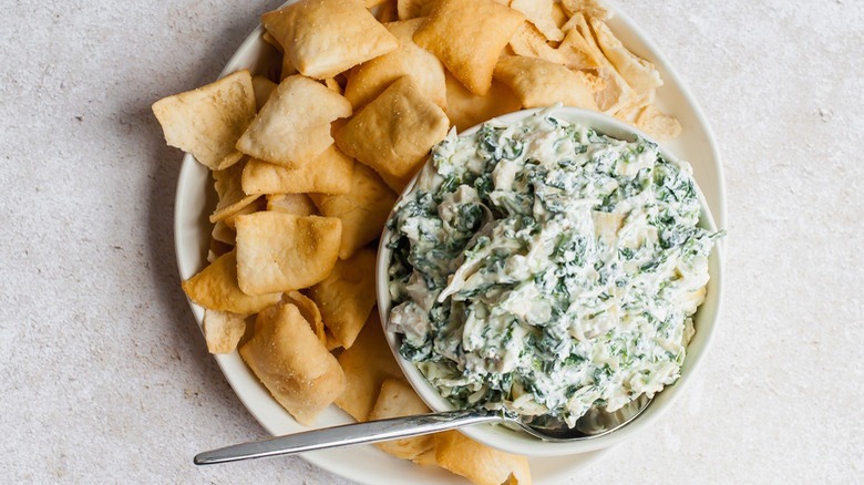 spinach dip with pita chips