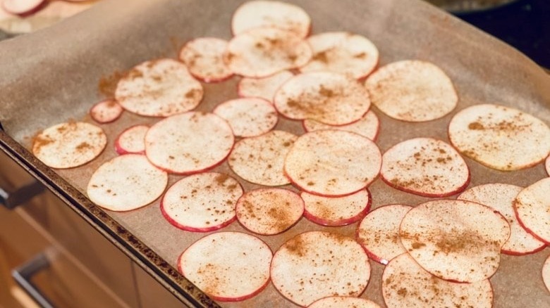 baked apple chips