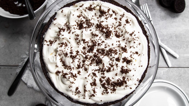 cream pie with chocolate crust