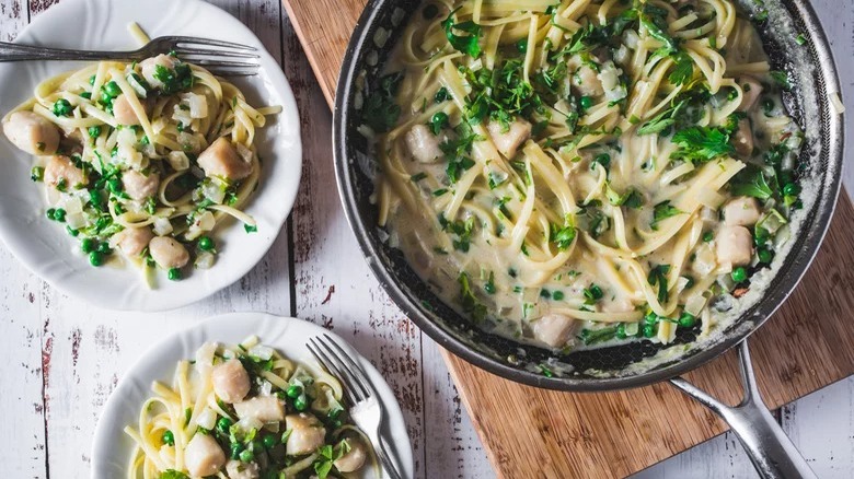 Simple scallops alfredo