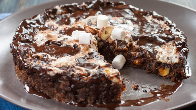 Mississippi mud pie on plate