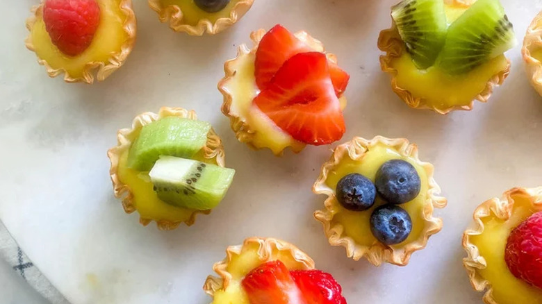 Mini tart shells with pastry cream and fresh fruits.