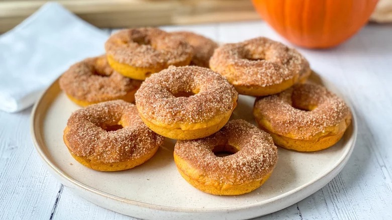 baked pumpkin donuts