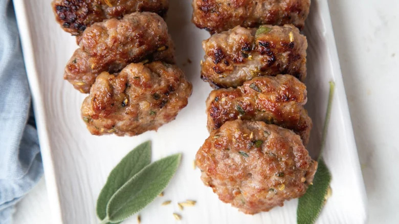 Meat patties with herbs