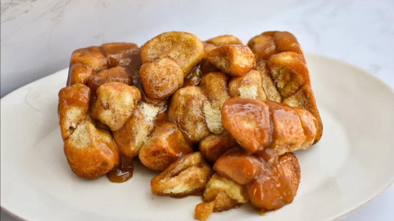 Caramel sauce and monkey bread