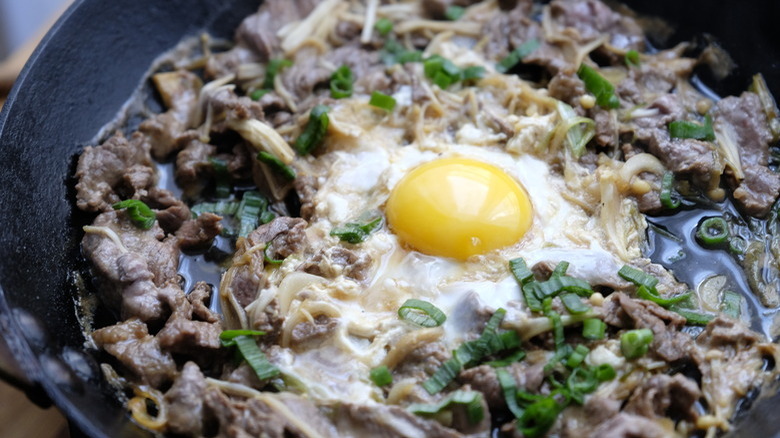 sliced beef with fried egg