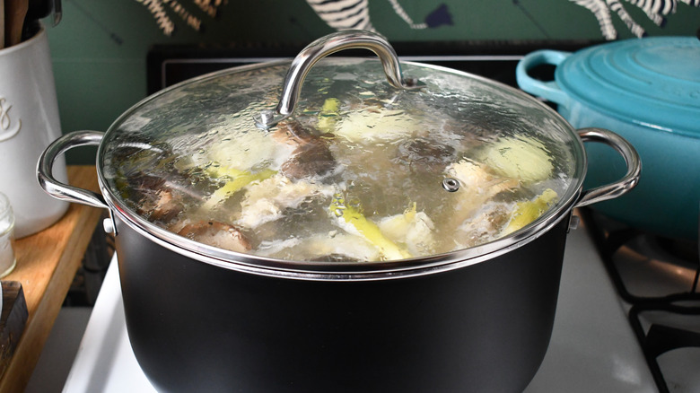 Broth cooking with lid on