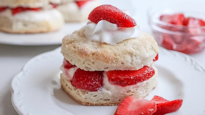 shortcake biscuit with strawberries