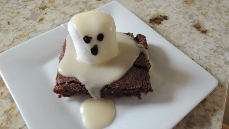Brownie topped with marshmallow ghost