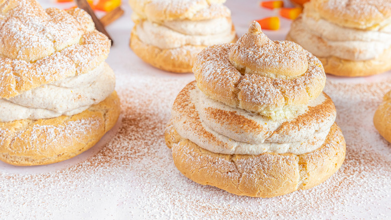 Pumpkin cream-filled cream puffs