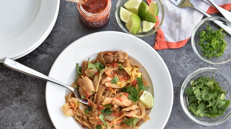 stir-fry chicken noodle dish