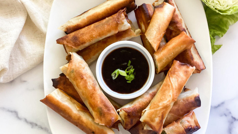 lumpia with dipping sauce