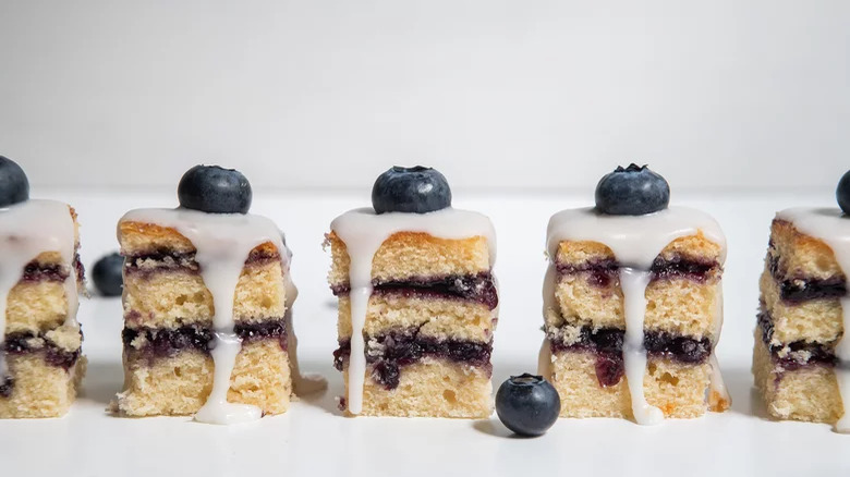 petit fours cakes