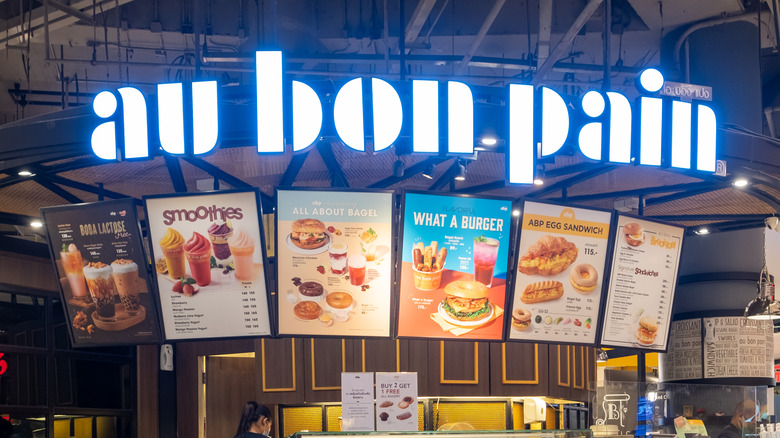 Au Bon Pain kiosk at mall