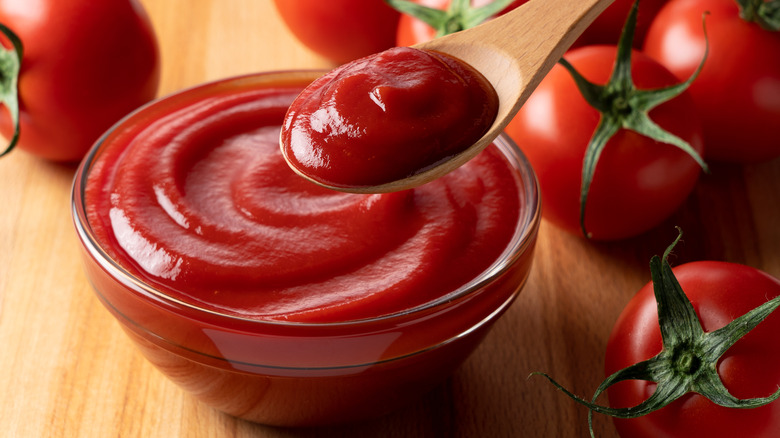 Wooden spoon and bowl with ketchup