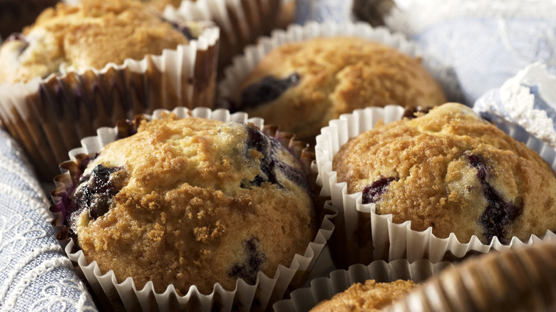 Blueberry muffins with streusel