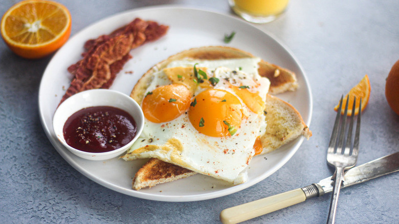 Fried eggs with bacon and toast