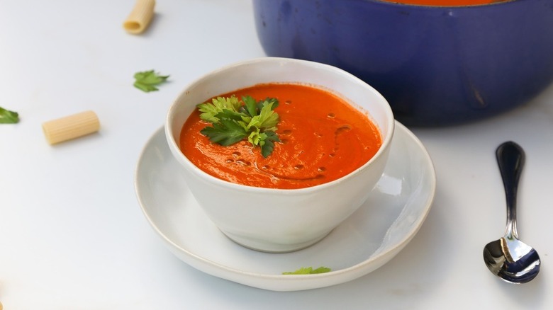 Tomato soup with rigatoni and parsley