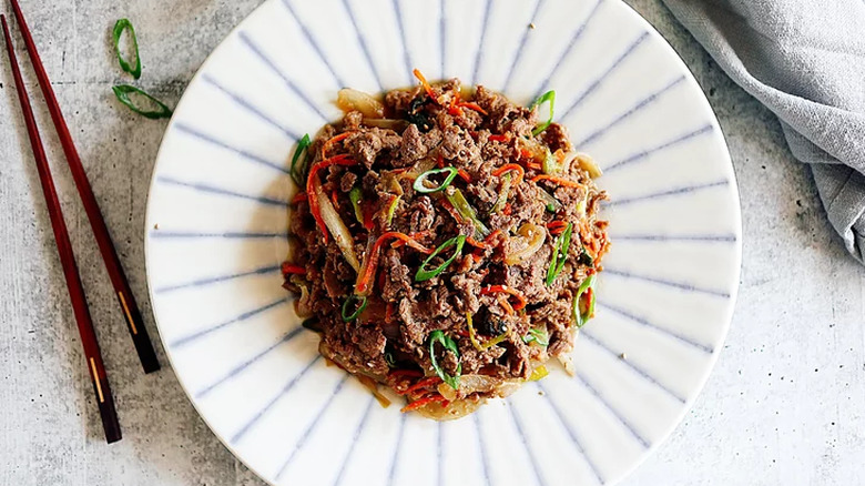 Beef bulgogi on a white plate